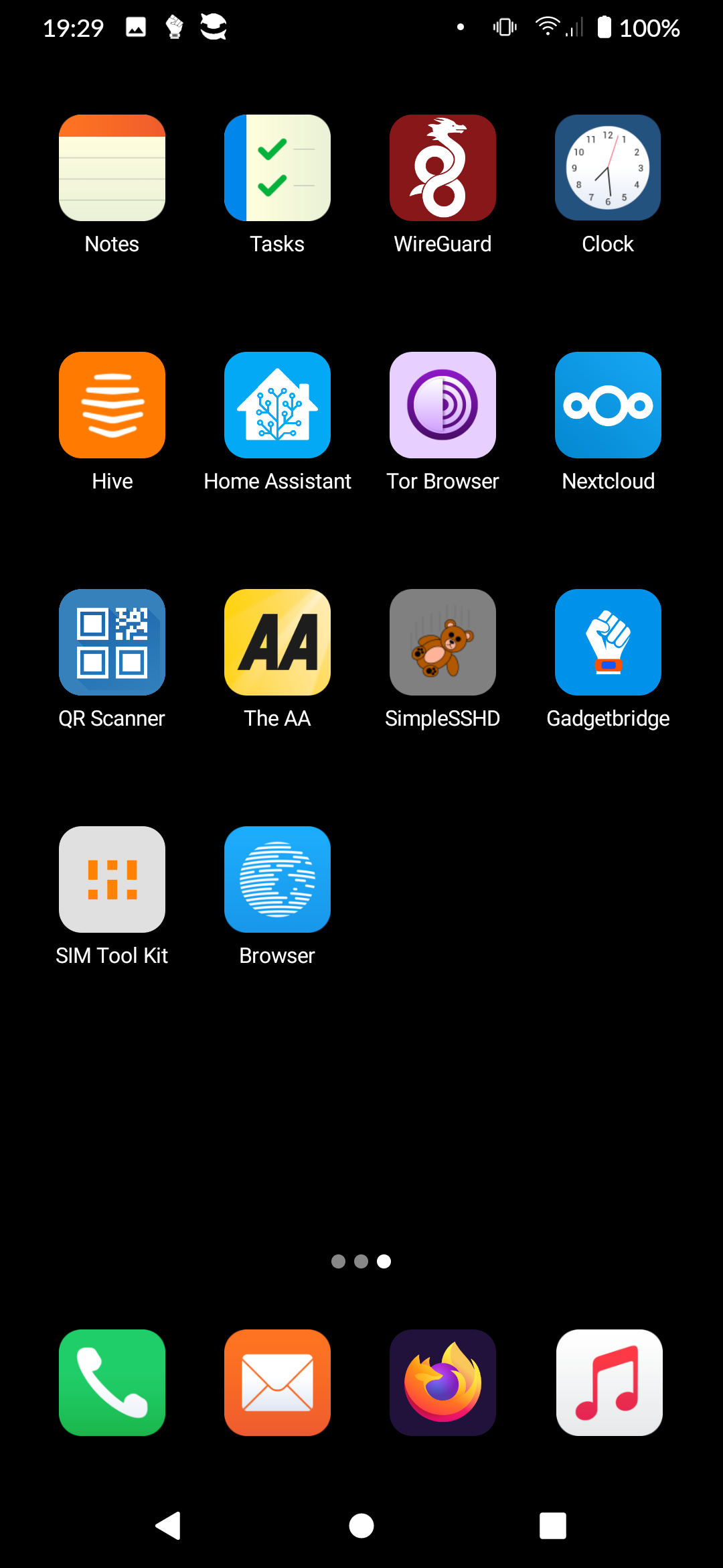 Screenshot of one of the screens of my phone, showing apps in wors